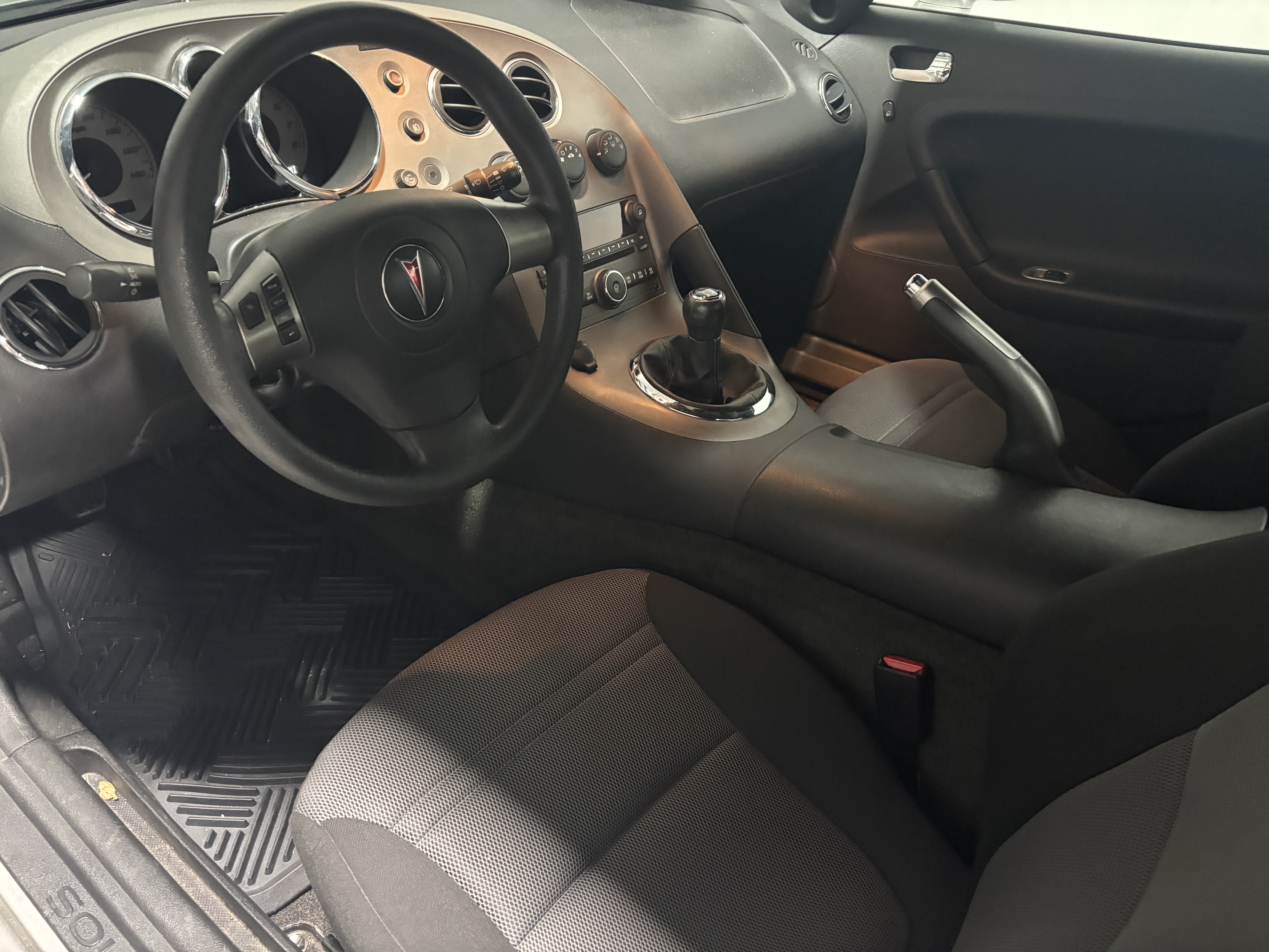 Used 2007 Pontiac Solstice Convertible RWD image 5
