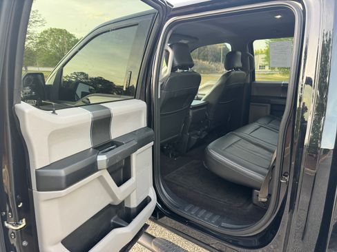 Used 2016 Ford F150 XLT image 14