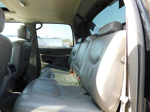 Used 2006 Chevrolet Avalanche LT image 13