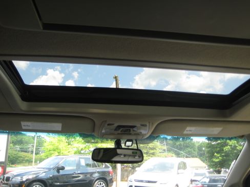 Used 2011 Toyota Sienna XLE Limited image 10