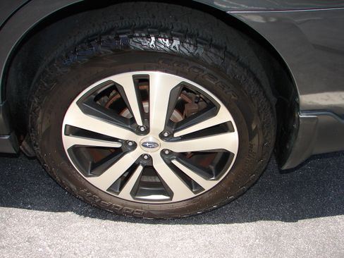 Used 2019 Subaru Outback 3.6R Limited AWD/4WD image 13