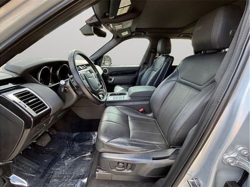Used 2018 Land Rover Discovery SE image 2