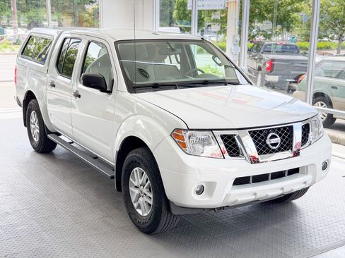 Used 2016 Nissan Frontier 4x4 Crew Cab image 1