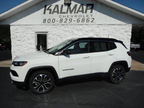 Used 2023 Jeep Compass 4WD Limited image 2