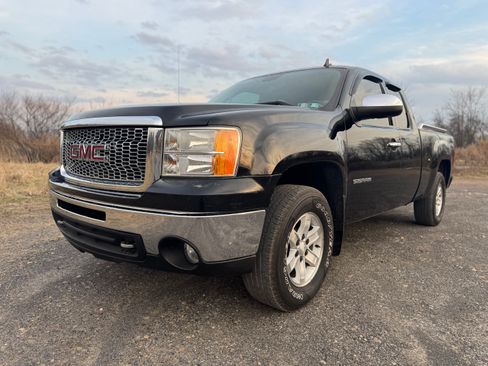Used 2010 GMC Sierra 1500 SLE image 2
