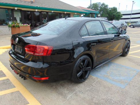 Used 2014 Volkswagen Jetta GLI Autobahn image 9