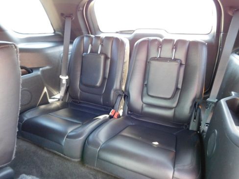 Used 2014 Ford Explorer XLT image 25