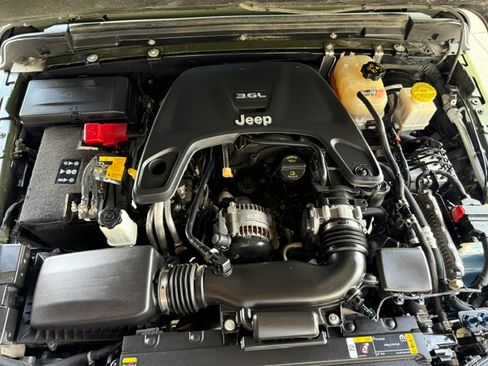 Used 2021 Jeep Gladiator Willys AWD/4WD image 21