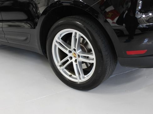 Used 2023 Porsche Macan UNAVAIL AWD/4WD image 12