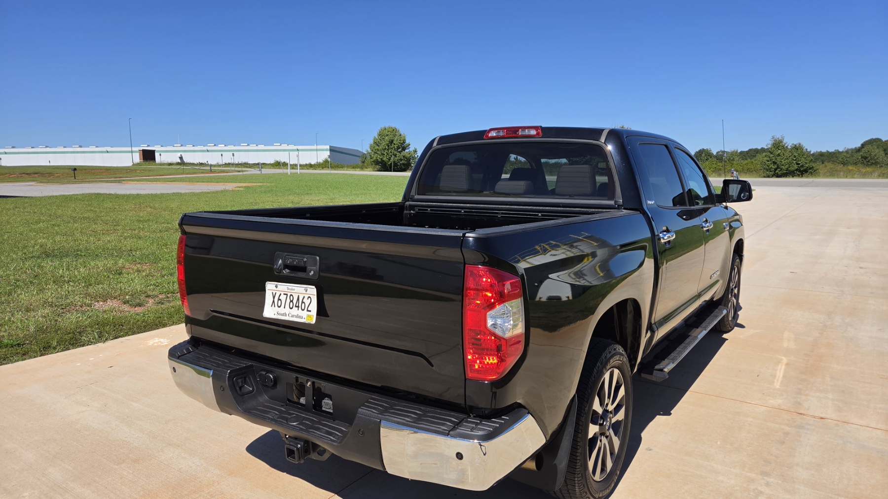 Used 2018 Toyota Tundra 4x4 CrewMax Limited image 4