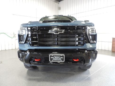 Used 2025 Chevrolet Silverado 3500 4x4 Crew Cab LTZ image 6
