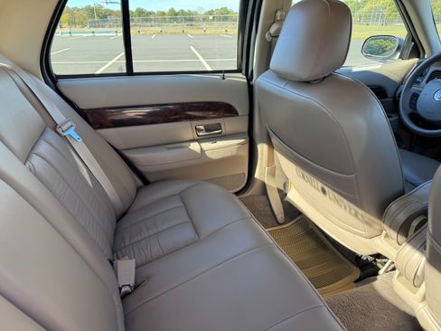 Used 2005 Mercury Grand Marquis GS image 18