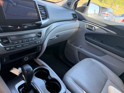 Used 2018 Honda Ridgeline RTL-T image 16