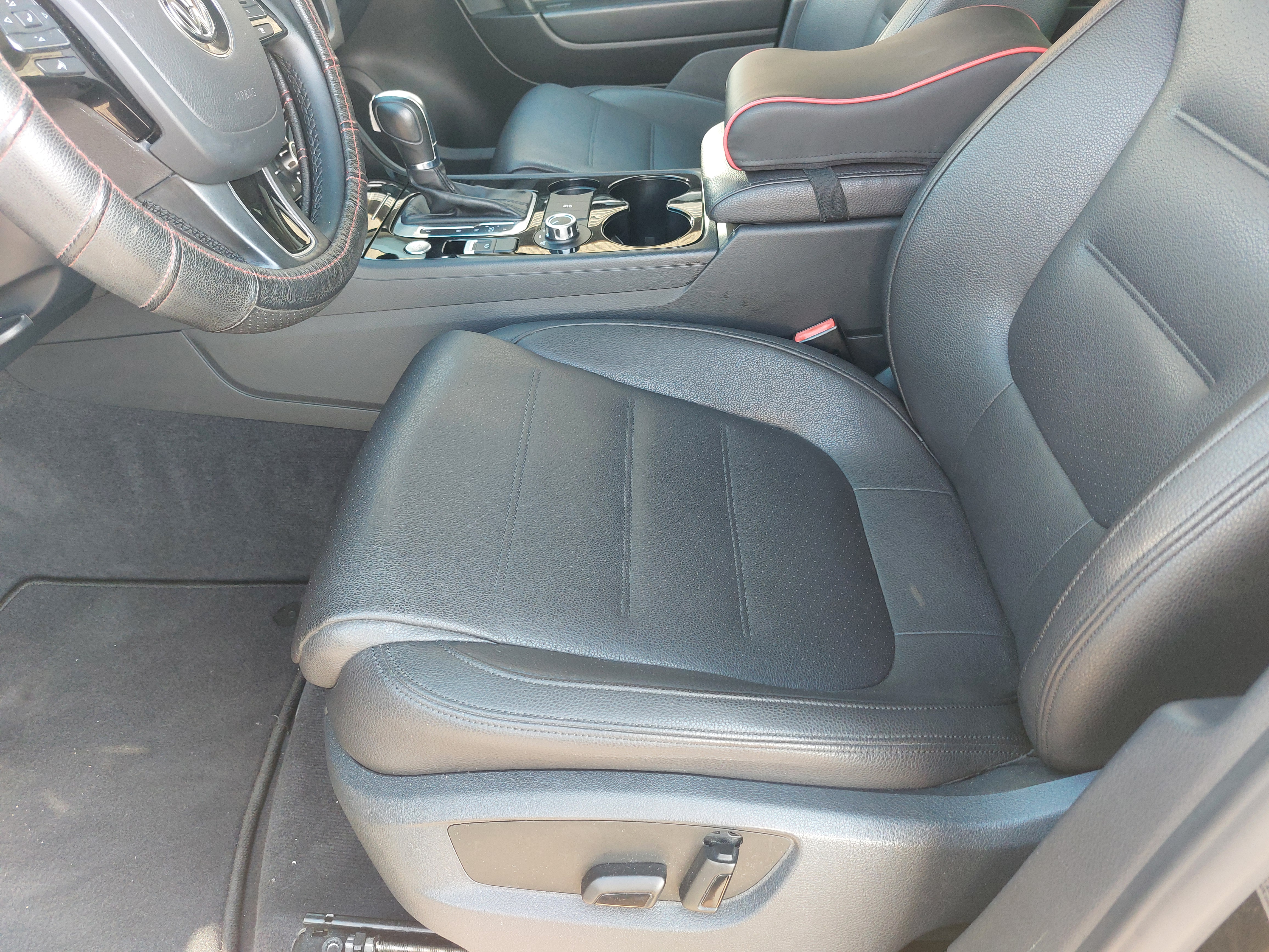 Used 2014 Volkswagen Touareg VR6 AWD/4WD image 10
