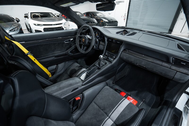Used 2018 Porsche 911 GT3 RWD image 31