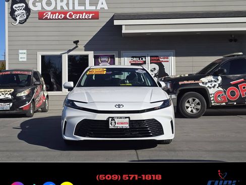 Used 2025 Toyota Camry LE image 2