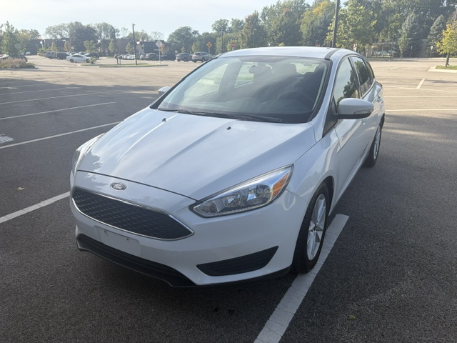 Used 2017 Ford Focus SE Hatchback FWD image 1