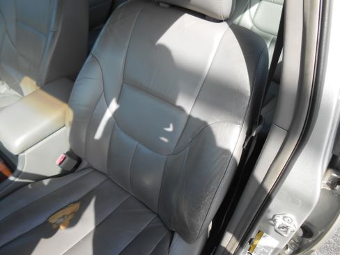 Used 2004 Toyota Avalon XLS image 10