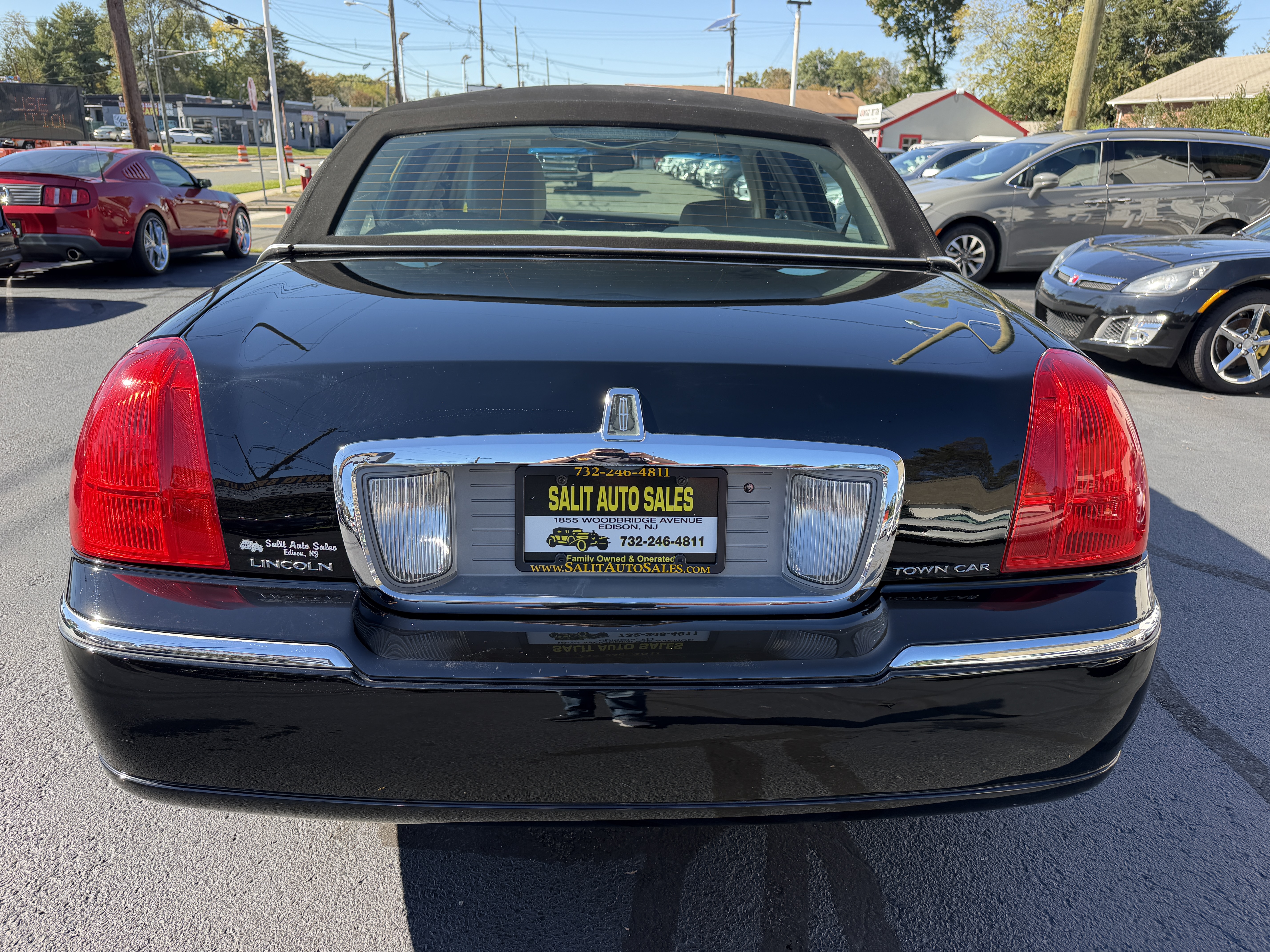 Used 2011 Lincoln Town Car Signature Limited RWD image 31