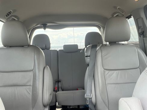 Used 2017 Toyota Sienna XLE Minivan FWD image 17