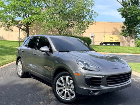 Used 2016 Porsche Cayenne S AWD/4WD image 2