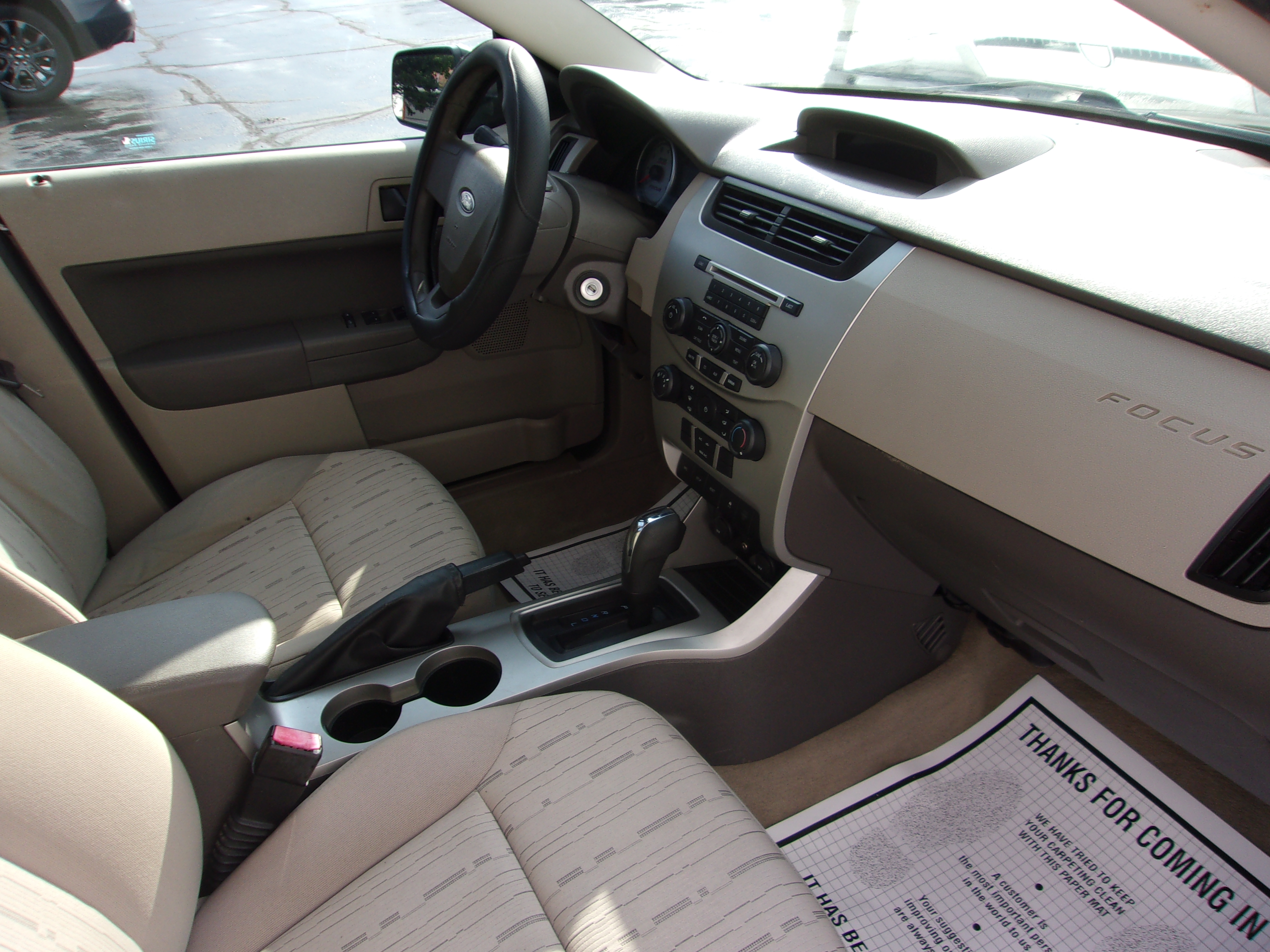 Used 2010 Ford Focus SE Sedan FWD image 4