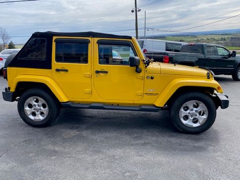 Used 2015 Jeep Wrangler Unlimited Sahara AWD/4WD image 3