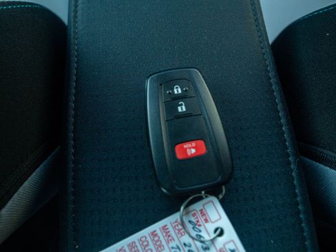 Used 2019 Toyota Prius image 37