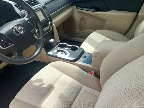 Used 2013 Toyota Camry L image 11