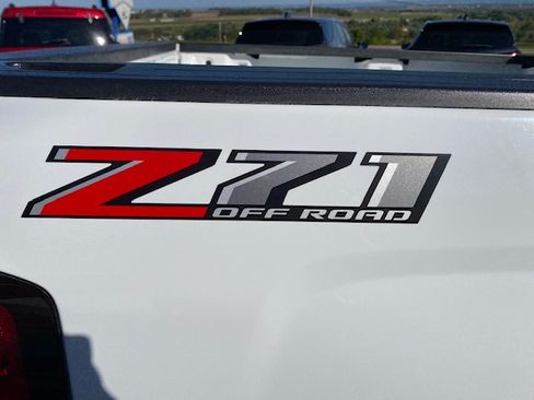 Used 2018 Chevrolet Silverado 1500 LT Z71 image 23
