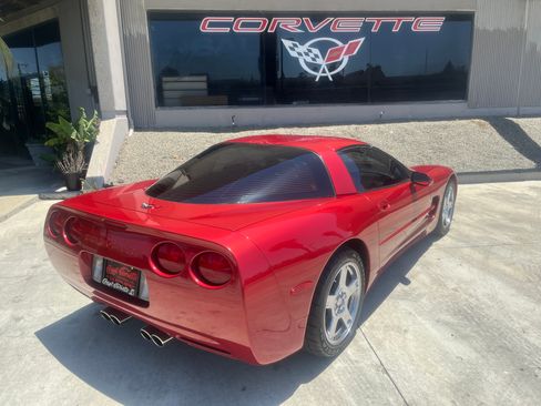 Used 1998 Chevrolet Corvette Coupe RWD image 17