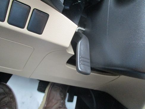Used 2018 Mitsubishi Outlander 4WD SE image 46