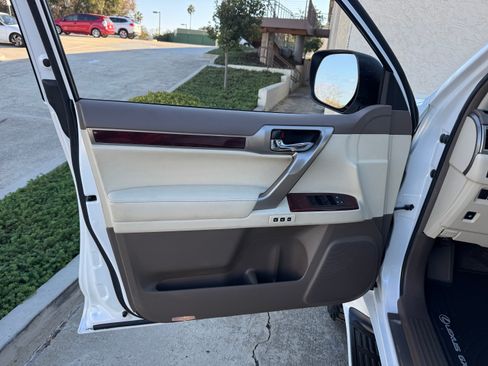 Used 2011 Lexus GX 460 image 21
