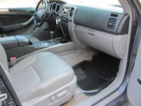 Used 2005 Toyota 4Runner Limited image 22
