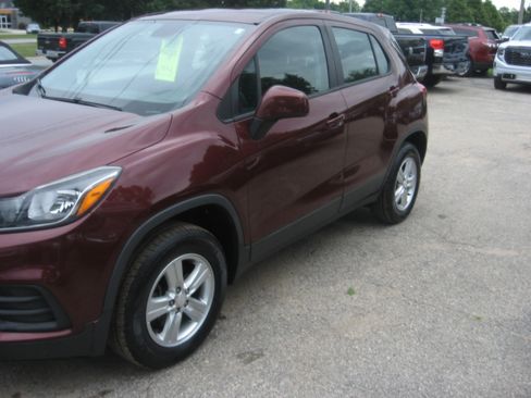 Used 2017 Chevrolet Trax AWD LS image 1