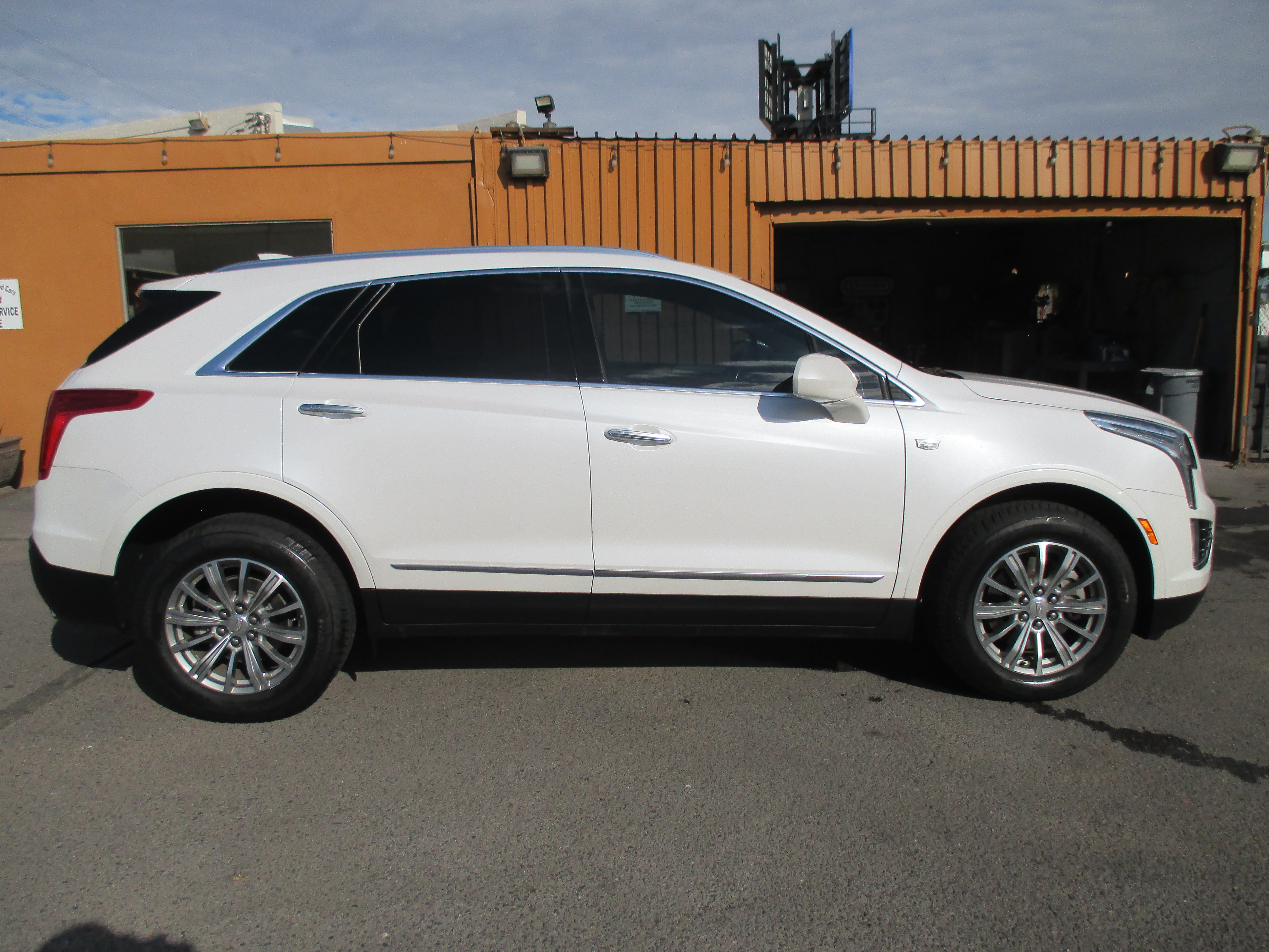 Used 2019 Cadillac XT5 Premium Luxury Sport Utility 4 FWD image 1