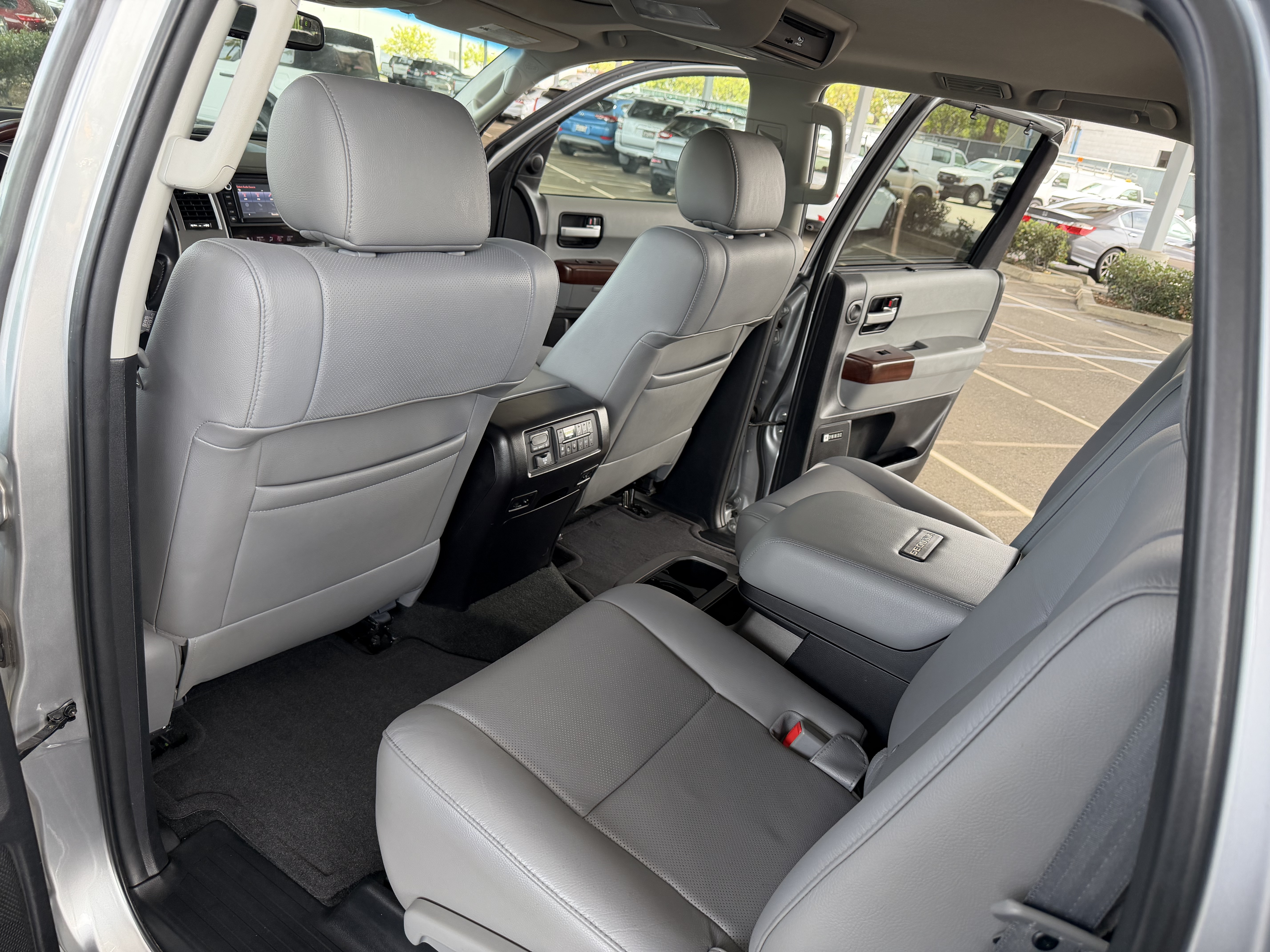 Used 2016 Toyota Sequoia Platinum AWD/4WD image 24