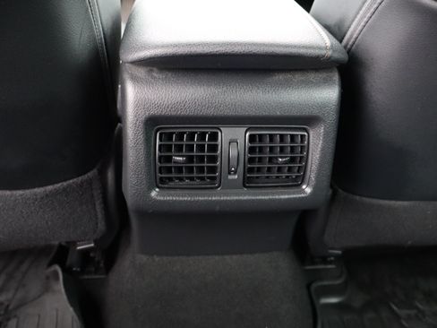 Used 2020 Toyota Camry XLE image 17