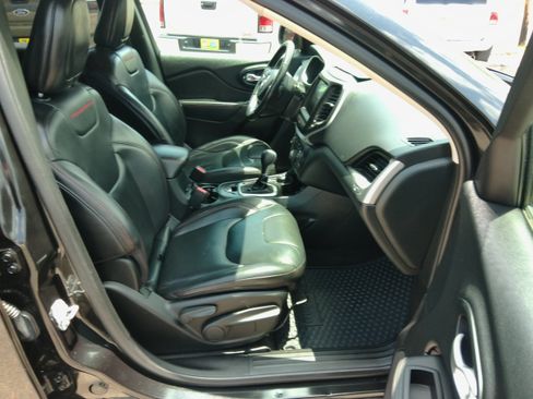 Used 2016 Jeep Cherokee 4WD Trailhawk image 26