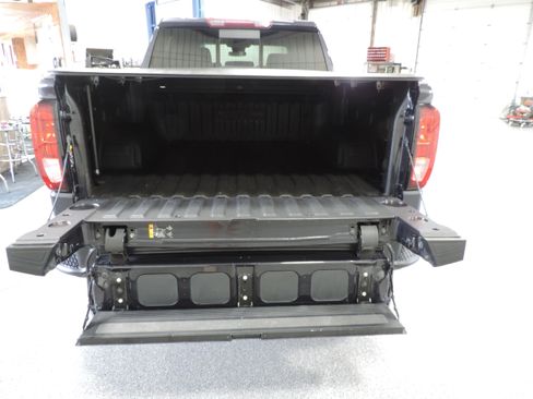 Used 2023 GMC Sierra 1500 4WD Crew Cab Elevation image 28