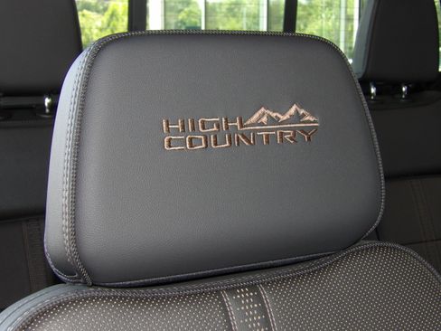 Used 2025 Chevrolet Silverado 2500 4x4 Crew Cab High Country image 6