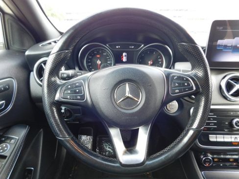 Used 2019 Mercedes-Benz GLA 250 image 14