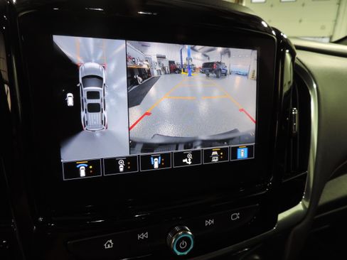 Used 2023 Chevrolet Traverse RS image 43