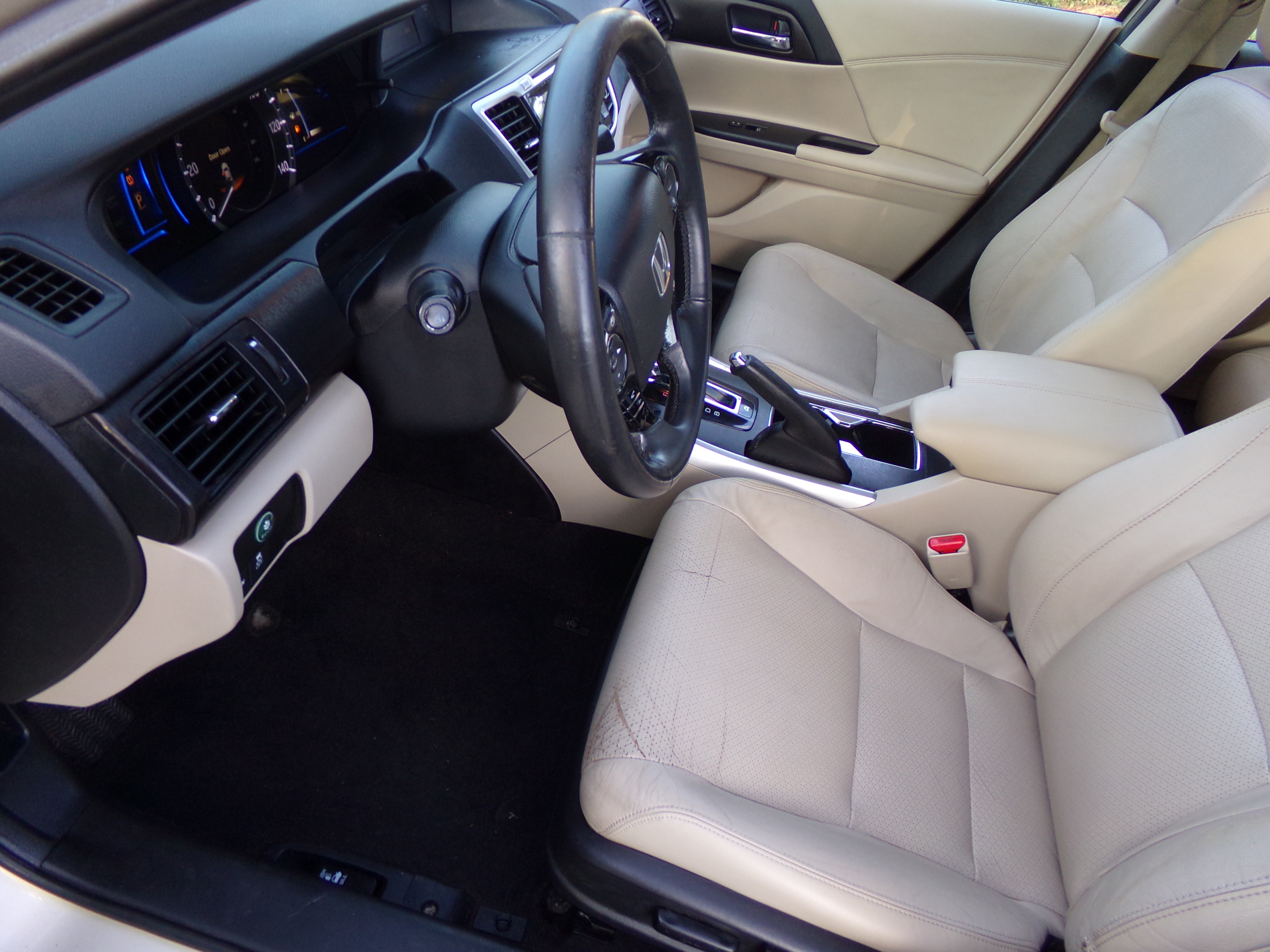 Used 2015 Honda Accord EX-L Hybrid Sedan image 11
