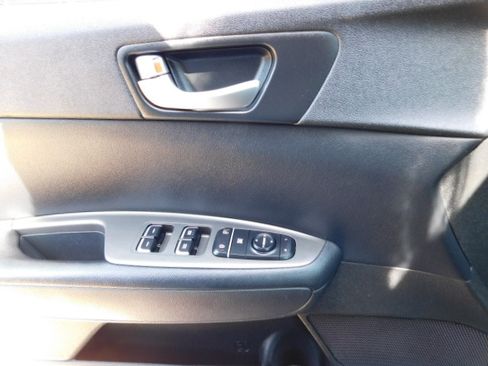 Used 2019 Kia Optima S FWD image 13