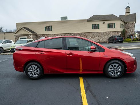 Used 2016 Toyota Prius image 8