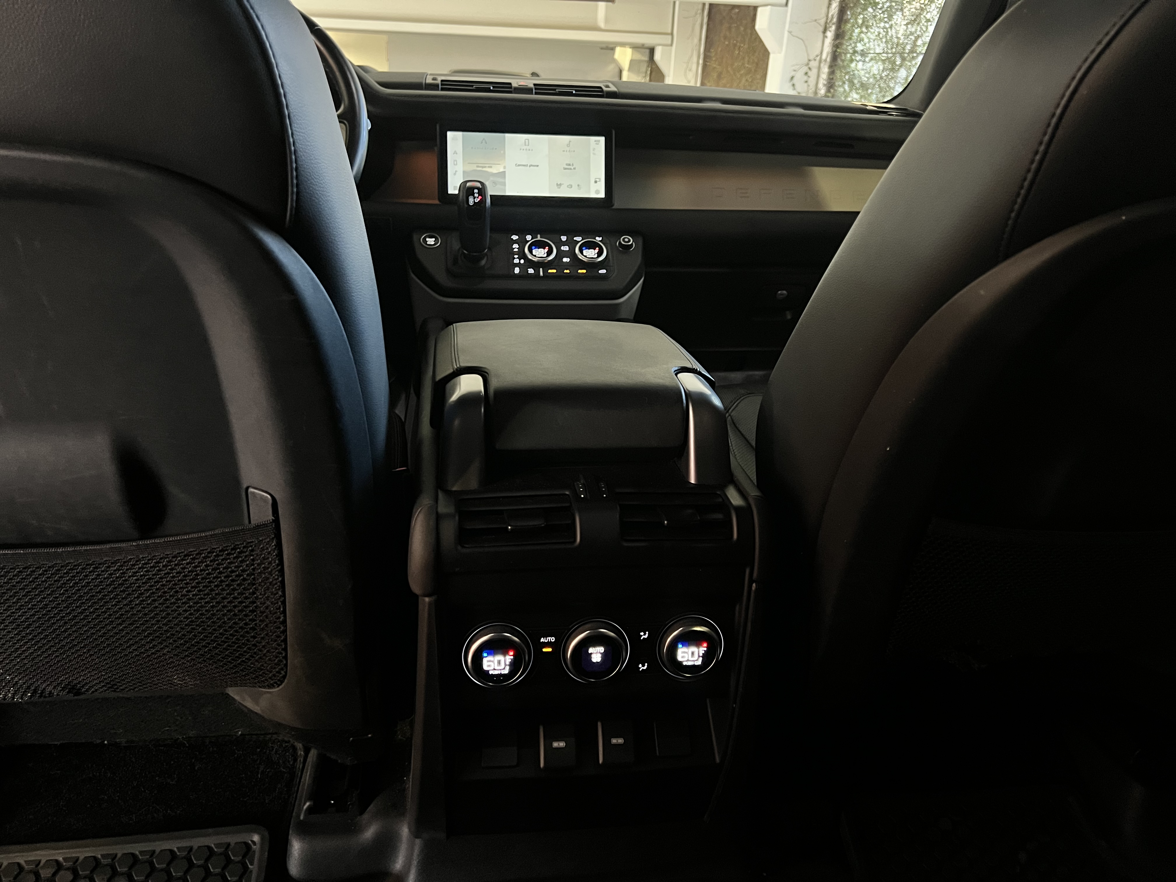 Used 2024 Land Rover Defender 110 X-Dynamic SE AWD/4WD image 18