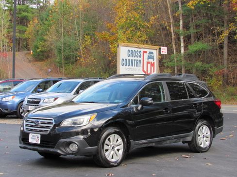 Used 2017 Subaru Outback 2.5i Premium image 2