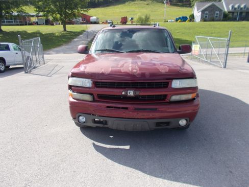 Used 2004 Chevrolet Tahoe 4WD image 2