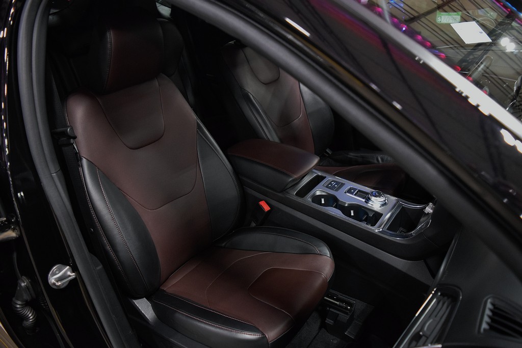 Used 2021 Ford Edge Titanium FWD image 23
